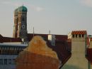 der berühmten Frauenkirche mit ihren beiden markanten Türmen, ...