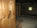 Ein Blick in die Kammer mit bleiverglastem Fenster ...