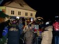 Ein Gottesdienst im Freien bildet den Anfang des Luzienhäuserlschwimmens auf der Amper in Fürstenfeldbruck, immer am 13. Dezember, dem Tag der hl. Lucia.
