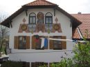 Oft muss der Maibaum noch ein Stück Wegs getragen werden.