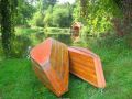 weitere Boote liegen am Ufer.
