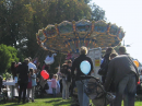 Sieht aus wie Wiesn, ist aber Marktsonntag in Herrsching am Ammersee.